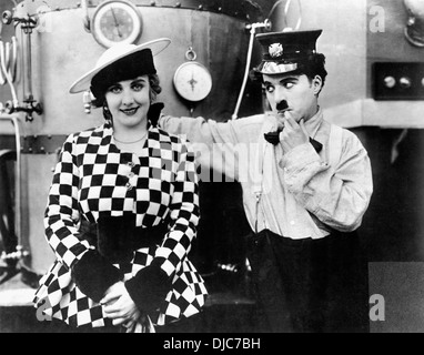 Edna Purviance und Charlie Chaplin am Set des Films, der Feuerwehrmann, 1916 Stockfoto