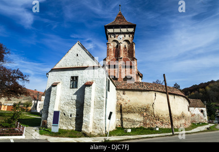 Transylvania mittelalterlichen Kulisse mit Kirchenburgen. Valea Viilor ländliche Kirche entstand im 16. Jahrhundert von Sachsen im gotischen ein Stockfoto