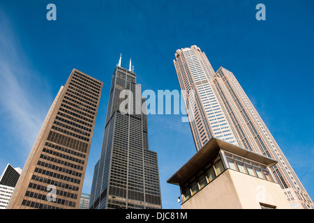 Blick auf bemerkenswerte Chicago Wolkenkratzer einschließlich (Sears) Willis Tower Stockfoto