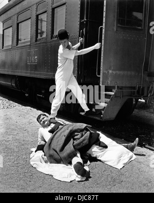 Oliver Hardy und Stan Laurel am Set des Films, Berth Marks, 1929 Stockfoto