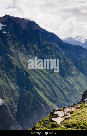 Mirador Cruz del Condor im Colca Canyon nördlich von Arequipa, Peru. Stockfoto