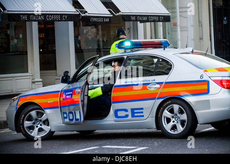 Hohe Sicherheitspolizei Konvoi Ankunft von Michael Adebolajo und Michael Adebowale vor Gericht Old Bailey in London. Stockfoto