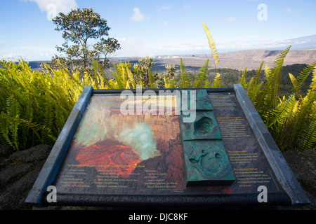 Halemaʻumaʻu-Krater vom Volcano House, Kilauea-Vulkan, HVNP, Big Island von Hawaii Stockfoto