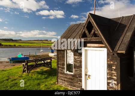 Die alte Fähre Hütte am Fluss Aln in Alnmouth, Northumberland, UK. Stockfoto
