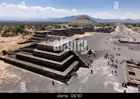 Blick von der Mondpyramide in Teotihuacán, Mexiko-Stadt. Stockfoto