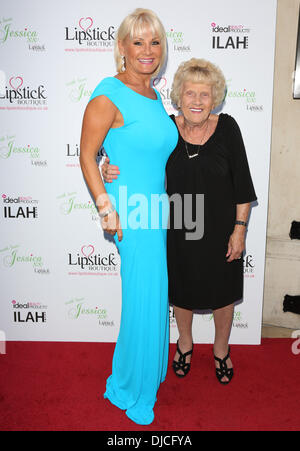 Carol Wright und Nanny Pat Jessica Wright und Lippenstift Boutique starten "Mit Liebe Jessica" Sammlung im Sanctum Soho Hotel - Ankunft London, England - 21.08.12 statt Stockfoto