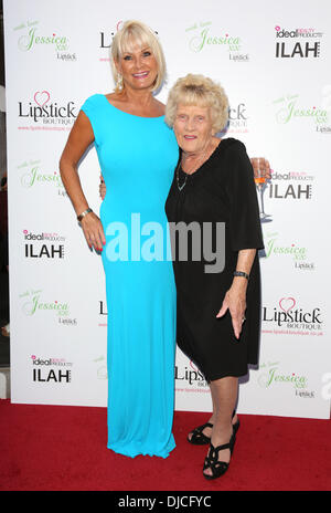 Carol Wright und Nanny Pat Jessica Wright und Lippenstift Boutique starten "Mit Liebe Jessica" Sammlung im Sanctum Soho Hotel - Ankunft London, England - 21.08.12 statt Stockfoto