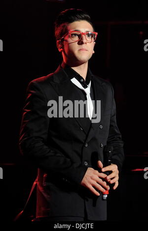 Piero Barone IL VOLO führt am Sony Center für darstellende Künste für "Nimmt Flug Tour 2012". Toronto, Kanada - 25.08.12 Stockfoto