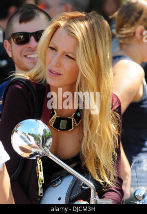 Blake Lively reitet einen Vespa-Roller am Set von "Gossip Girl" Central Park mit: Blake lebhaft wo: New York City, USA: 28. August 2012 Stockfoto