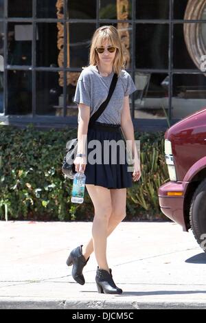 Schauspielerin Leslie Bibb wird gesehen, so dass ein Antiquitätengeschäft auf La Cienega Boulevard Los Angeles, Kalifornien - 28.08.12 Stockfoto