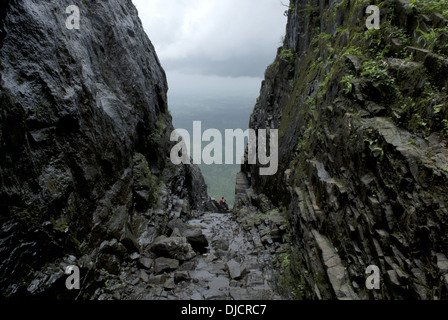 Naneghat einem Bergpass. Westghats reichen District Junnar Pune, Maharashtra, Indien. Desh Seitenansicht. Stockfoto
