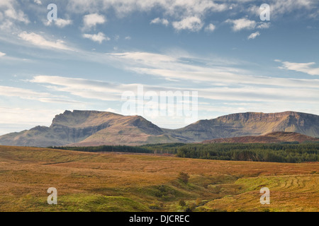 Bestandteil der Trotternish Ridge auf der Isle Of Skye. Es ist Europas größte Erdrutsch. Stockfoto