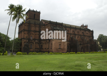 Seitlicher Blick auf die Basilica von Bom Jesus. Old Goa, Goa Indien Stockfoto