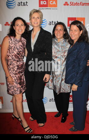 Dr. Lara Embry, Jane Lynch, Ellen Evans und Laura Brill Equality Awards 2012, statt im Beverly Hilton Hotel - Ankunft Los Angeles, Kalifornien - 18.08.12 wo: Kalifornien, USA bei: 18. August 2012 Stockfoto