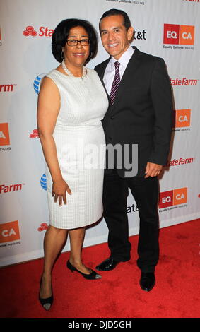 Jan Perry und Antonio Villaraigosa Equality Awards 2012, statt im Beverly Hilton Hotel - Ankunft Los Angeles, Kalifornien - 18.08.12 Stockfoto