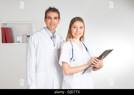 Männlichen und weiblichen Arzt, Porträt Stockfoto