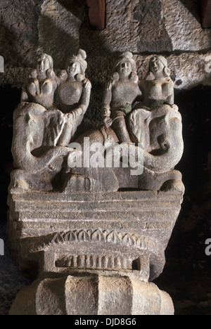 Elefant-Fahrer auf einer Säule in der Chaitya-Halle. Ca. 2.. Jahrhundert n. Chr. Karla Höhlen, Dist Pune, Maharashtra, Indien Stockfoto