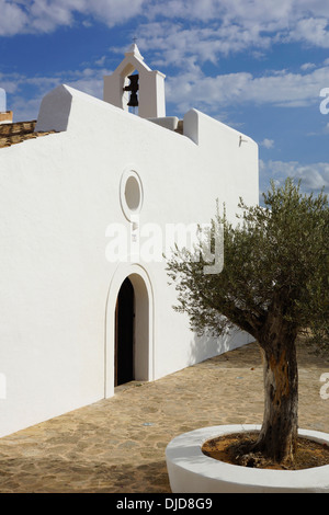 weiße Kirche im Santa Agnes de Corona, Sant Antoni de Portmany, Ibiza, Spanien Stockfoto