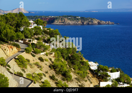 Küstenlandschaft zwischen Cala d ' Hort und es Cubells, Sant Josep de sa Talaia, Ibiza, Spanien Stockfoto