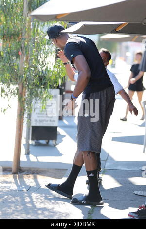 Orlando Magic Center Dwight Howard und Freunde gesehen, so dass Toast Cafe in West Hollywood Los Angeles, Kalifornien - 26.07.12 Stockfoto