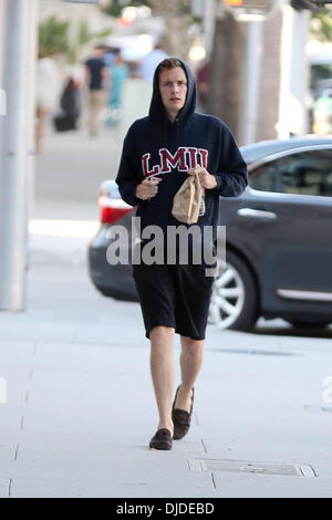 Barron Hilton unterwegs in Beverly Hills gesehen trägt ein LMU Kapuzen Sweat Shirt Los Angeles, Kalifornien - 30.07.12 Stockfoto