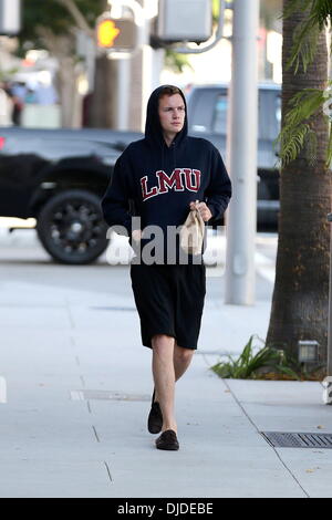 Barron Hilton unterwegs in Beverly Hills gesehen trägt ein LMU Kapuzen Sweat Shirt Los Angeles, Kalifornien - 30.07.12 Stockfoto