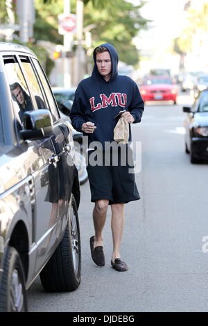 Barron Hilton unterwegs in Beverly Hills gesehen trägt ein LMU Kapuzen Sweat Shirt Los Angeles, Kalifornien - 30.07.12 Stockfoto