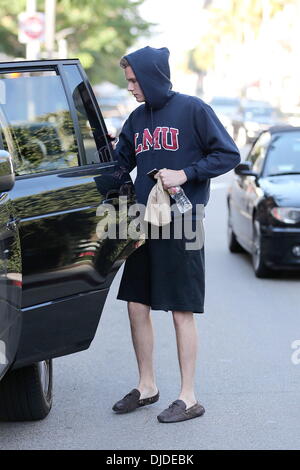 Barron Hilton unterwegs in Beverly Hills gesehen trägt ein LMU Kapuzen Sweat Shirt Los Angeles, Kalifornien - 30.07.12 Stockfoto