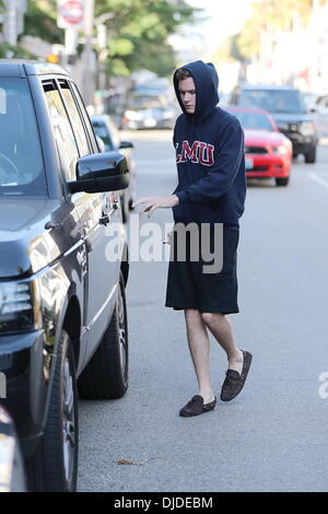 Barron Hilton unterwegs in Beverly Hills gesehen trägt ein LMU Kapuzen Sweat Shirt Los Angeles, Kalifornien - 30.07.12 Featuring: Barron Hilton wo: USA bei: 30. Juli 2012 Stockfoto