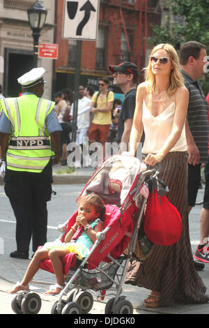 Heidi Klum, Lou Sulola Samuel Heidi Klum ist um mit ihrer Familie in Soho New York City, USA - 04.08.12 gesehen Stockfoto