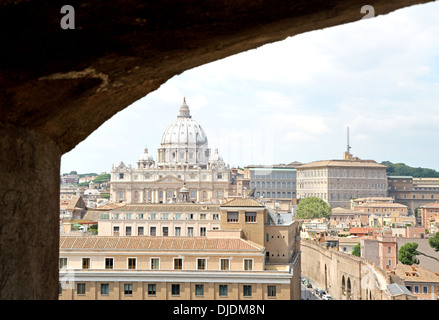 riesige Kuppel des Petersdom von Castel Sant'Angelo Stockfoto