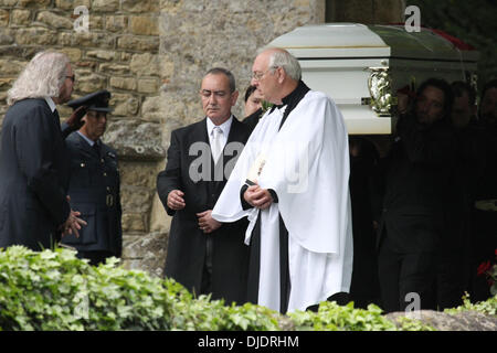 Barry Gibb hielt die Beerdigung von Robin Gibb in seiner Heimat Thame Oxfordshire, England - 08.06.12 Stockfoto