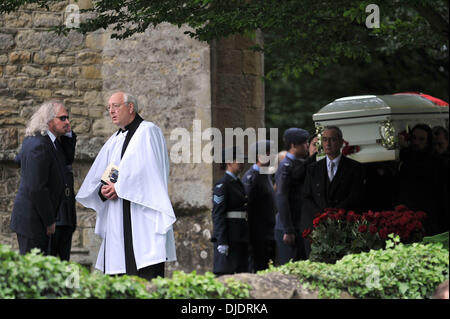 Barry Gibb hielt die Beerdigung von Robin Gibb in seiner Heimat Thame Oxfordshire, England - 08.06.12 Stockfoto