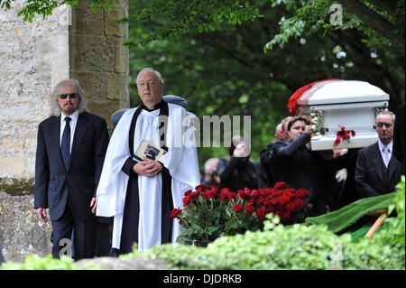 Barry Gibb hielt die Beerdigung von Robin Gibb in seiner Heimat Thame Oxfordshire, England - 08.06.12 Stockfoto