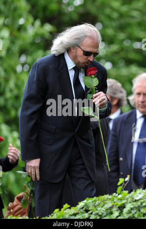 Barry Gibb hielt die Beerdigung von Robin Gibb in seiner Heimat Thame Oxfordshire, England - 08.06.12 Stockfoto