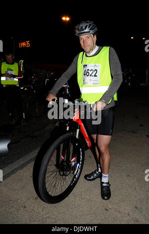 Ben Fogle zu Beginn der Nightrider Charity Bike ride im Alexandra Palace, London, England - 09.06.12 Stockfoto