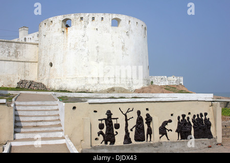 Wandbild unterhalb der Stadtmauer von Cape Coast Castle Stockfoto