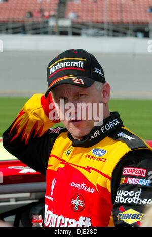 8. Februar 2004; Daytona Beach, FL, USA; RICKY RUDD nach der Qualifikation für das Daytona 500 auf dem Daytona International Speedway. Ausgeführt von der 46. jährlichen ist Daytona 500 für 15. Februar 2004 geplant. Stockfoto