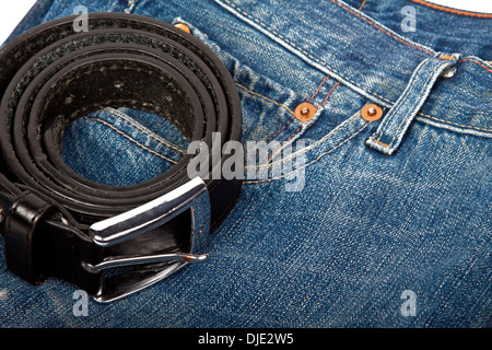 Blue Jeans und brauner Gürtel Stockfoto