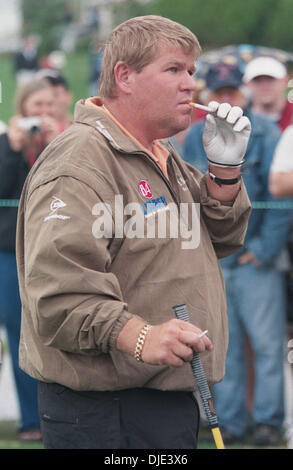 12. April 2004; Myrtle Beach, SC, USA; PGA Professional JOHN DALY spielt in 2004 Hootie und der Blowfish nach The Masters Promi pro-am-Charity Golfturnier "The Barefoot Golf Resort stattgefunden. Stockfoto