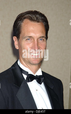 19. April 2004; New York, NY, USA; CRIS COLLINSWORTH an der 25. Annual Sports Emmy Awards die nahm Platz im Marriott Marquis Stockfoto