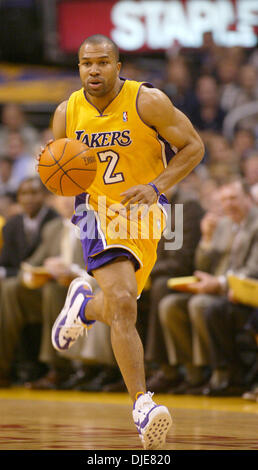27. Mai 2004; Los Angeles, Kalifornien, USA; DEREK FISHER erhält 15 Punkte in Spiel 4 der Western Conference Finals im Staples Center. Die Lakers besiegten die Timberwolves 92-85. Stockfoto