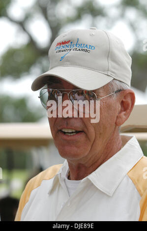 4. Juni 2004; Austin, TX, USA; Schauspieler R. LEE ERMEY während des "Jiffy Lube Dennis Quaid Charity Classic" in Austin, Texas statt. Stockfoto