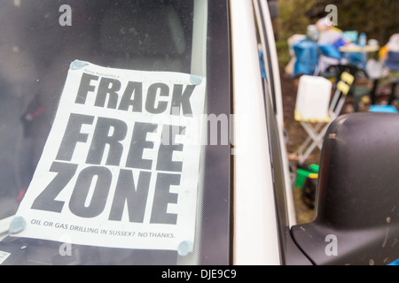 Banner protestieren an einem Standort auf Chat Moss in Manchester, die Baugenehmigung für Fracking gegeben hat Stockfoto