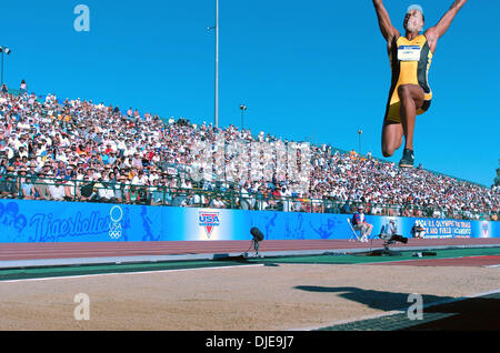 15. Juli 2004; Sacramento, USA; MARION JONES konkurriert im Weitsprung am fünften Tag der 2004 US Track und Feldversuche Hornet Stadium. Stockfoto