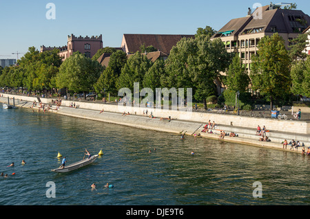 Rhein im Sommer, Basel, Schweiz Stockfoto