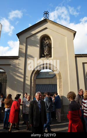 Festliche Veranstaltungen, darunter Konzerte, Performances, wurden Filmvorführungen über drei Tage der Feier dem 650. Jahrestag der armenischen Kathedrale in Lemberg Stockfoto