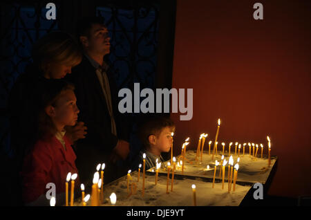 Festliche Veranstaltungen, darunter Konzerte, Performances, wurden Filmvorführungen über drei Tage der Feier dem 650. Jahrestag der armenischen Kathedrale in Lemberg Stockfoto