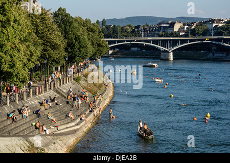 Rhein im Sommer, Basel, Schweiz Stockfoto