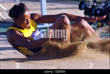 15. Juli 2004; Sacramento, TX, USA; MARION JONES konkurriert Donnerstagnachmittag 15. Juli 2004 in Sacramento, Kalifornien im Weitsprung in den USA Olympiabahn Studien Finals. Stockfoto